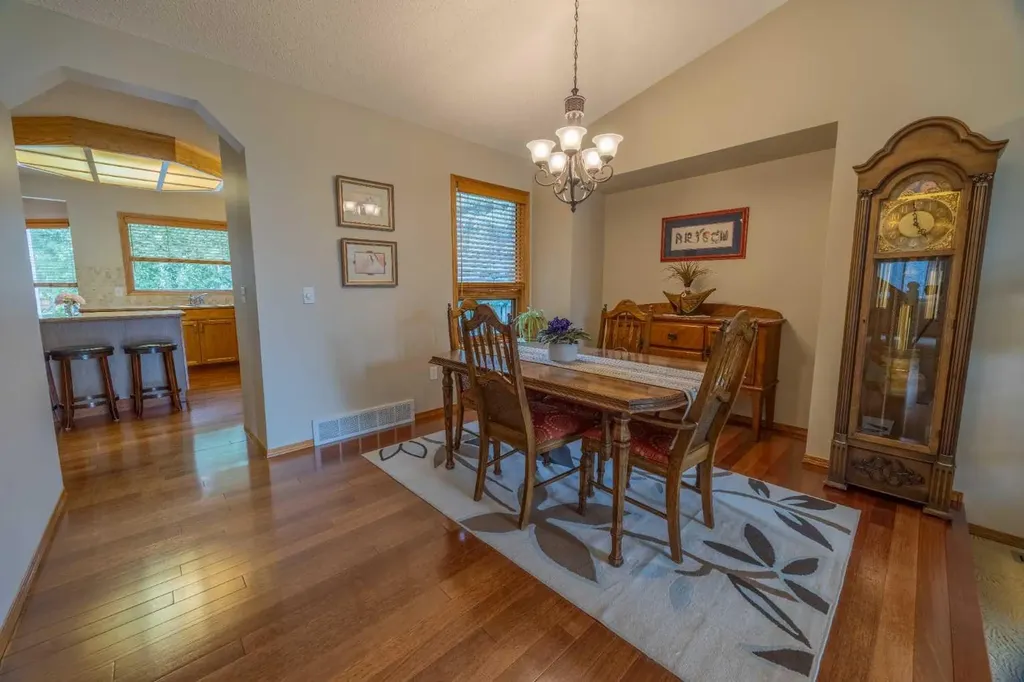 19 Mckenzie Lake Manor SE Calgary AB T2Z 1Y4
