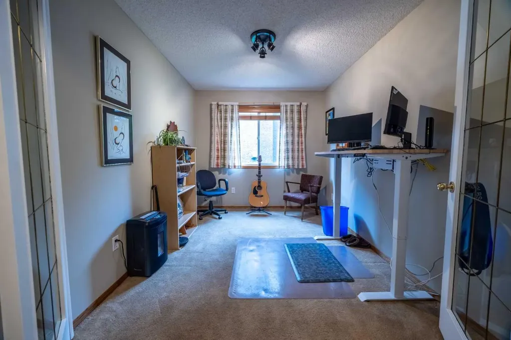 19 Mckenzie Lake Manor SE Calgary AB T2Z 1Y4