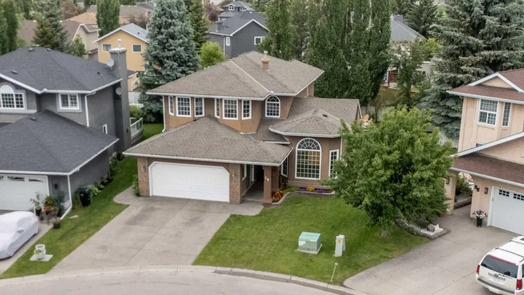 19 Mckenzie Lake Manor SE Calgary AB T2Z 1Y4