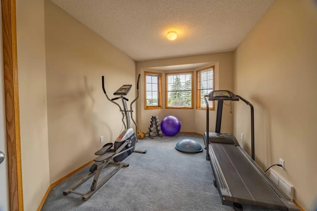 19 Mckenzie Lake Manor SE Calgary AB T2Z 1Y4