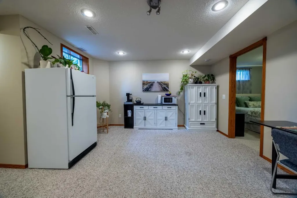 19 Mckenzie Lake Manor SE Calgary AB T2Z 1Y4