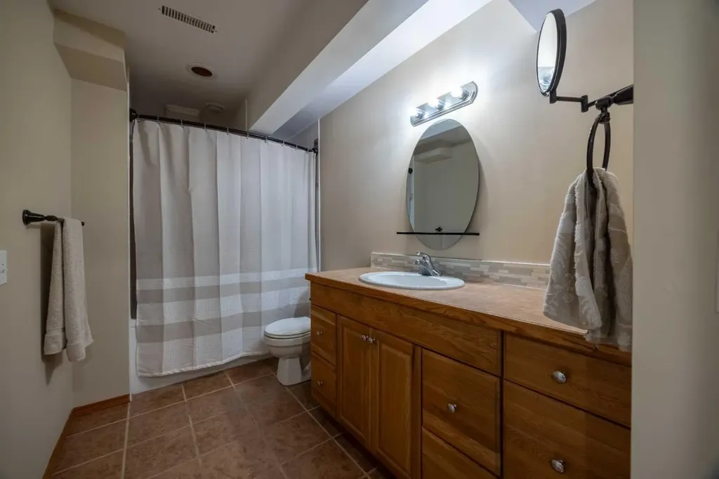 19 Mckenzie Lake Manor SE Calgary AB T2Z 1Y4