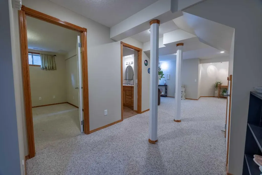19 Mckenzie Lake Manor SE Calgary AB T2Z 1Y4