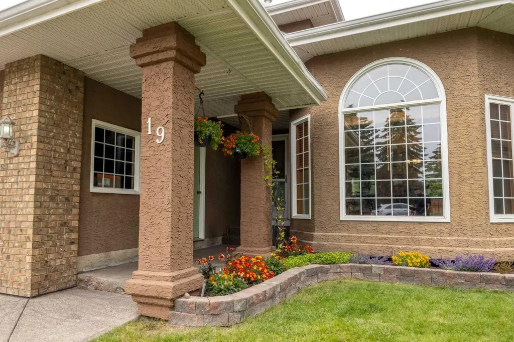 19 Mckenzie Lake Manor SE Calgary AB T2Z 1Y4