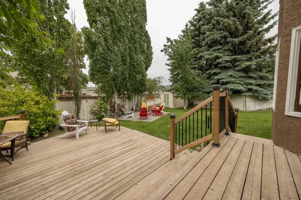 19 Mckenzie Lake Manor SE Calgary AB T2Z 1Y4