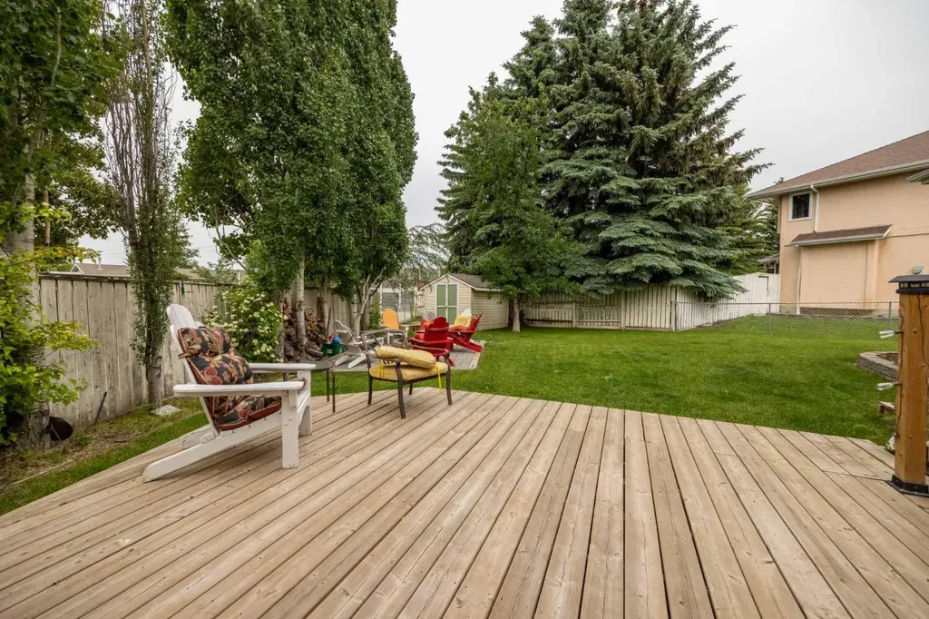 19 Mckenzie Lake Manor SE Calgary AB T2Z 1Y4