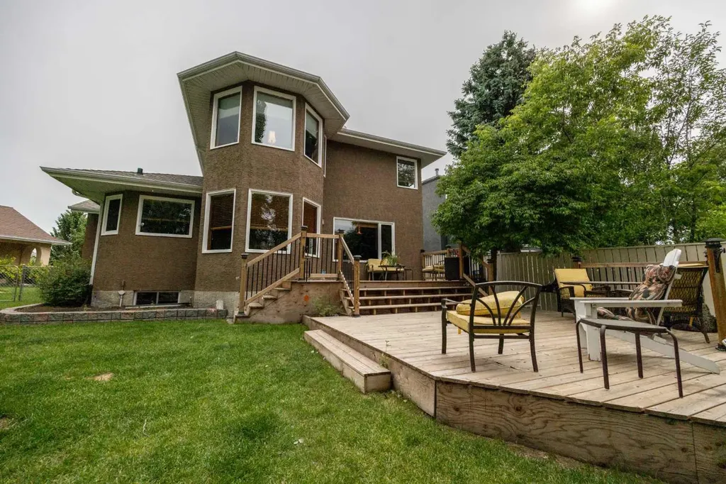 19 Mckenzie Lake Manor SE Calgary AB T2Z 1Y4