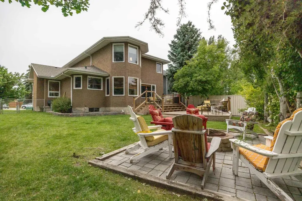 19 Mckenzie Lake Manor SE Calgary AB T2Z 1Y4