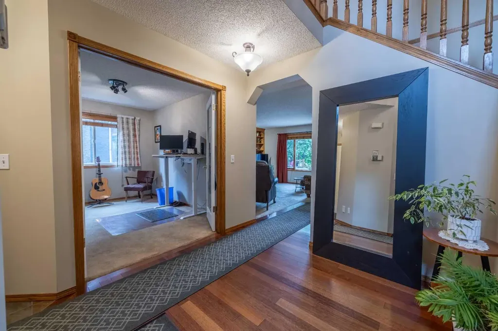 19 Mckenzie Lake Manor SE Calgary AB T2Z 1Y4