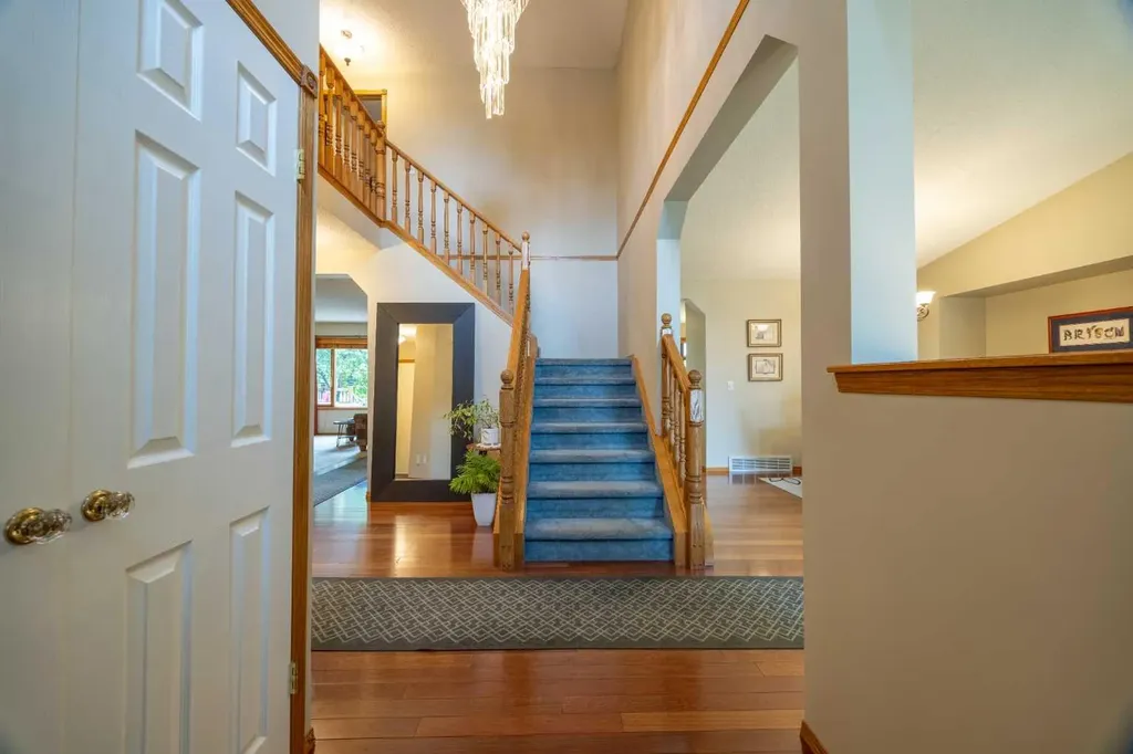 19 Mckenzie Lake Manor SE Calgary AB T2Z 1Y4