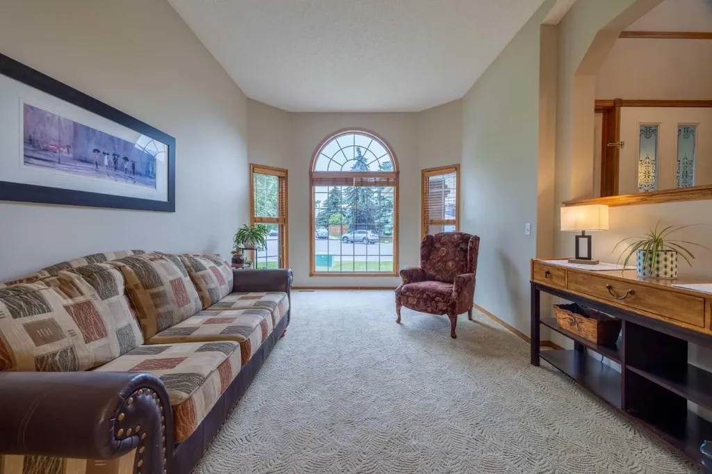 19 Mckenzie Lake Manor SE Calgary AB T2Z 1Y4
