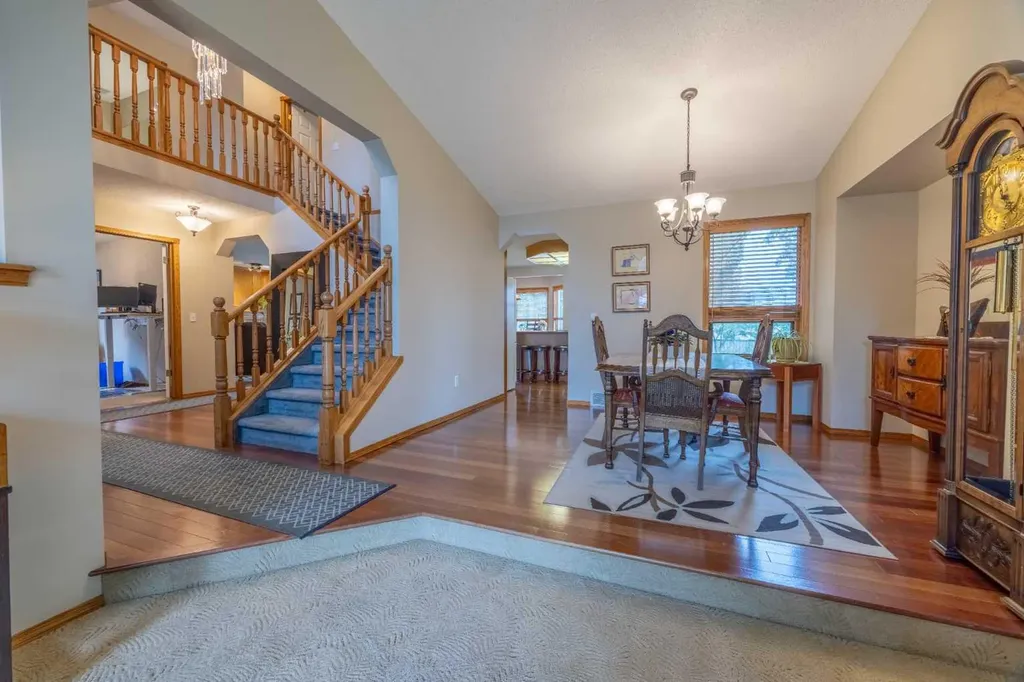 19 Mckenzie Lake Manor SE Calgary AB T2Z 1Y4