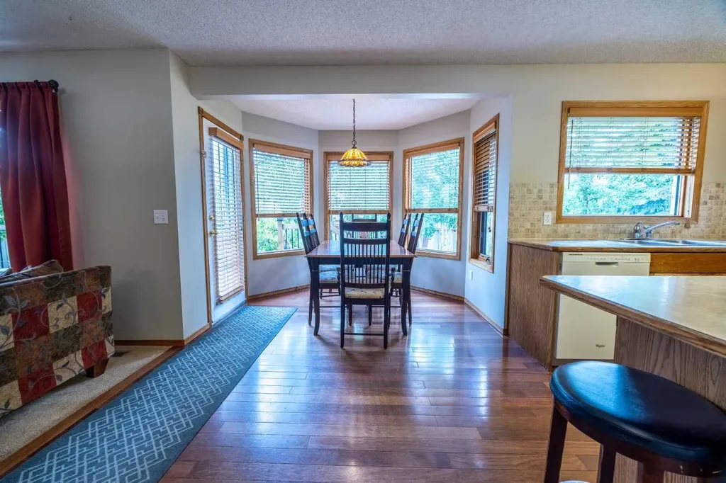 19 Mckenzie Lake Manor SE Calgary AB T2Z 1Y4