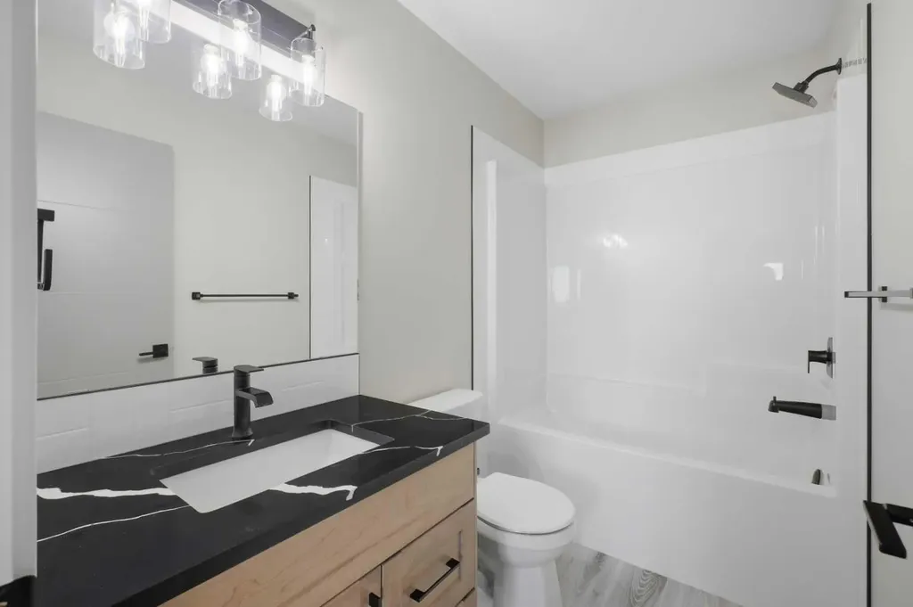125 Hampton Crescent Sylvan Lake AB T4S 1S8
