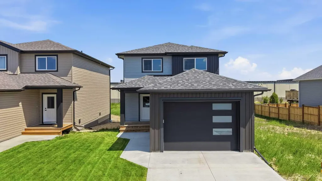 125 Hampton Crescent Sylvan Lake AB T4S 1S8