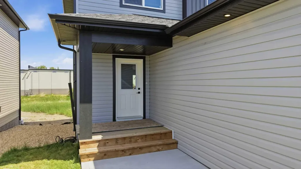125 Hampton Crescent Sylvan Lake AB T4S 1S8