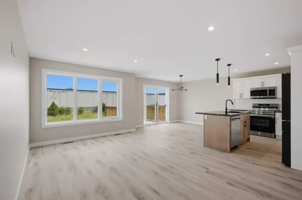 125 Hampton Crescent Sylvan Lake AB T4S 1S8