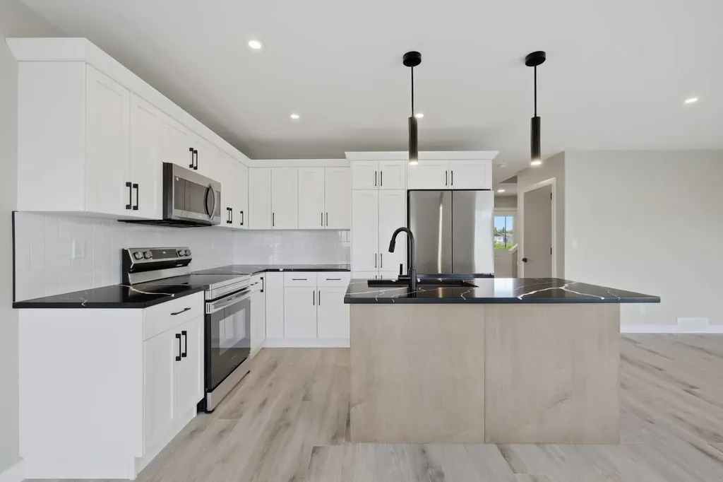 125 Hampton Crescent Sylvan Lake AB T4S 1S8