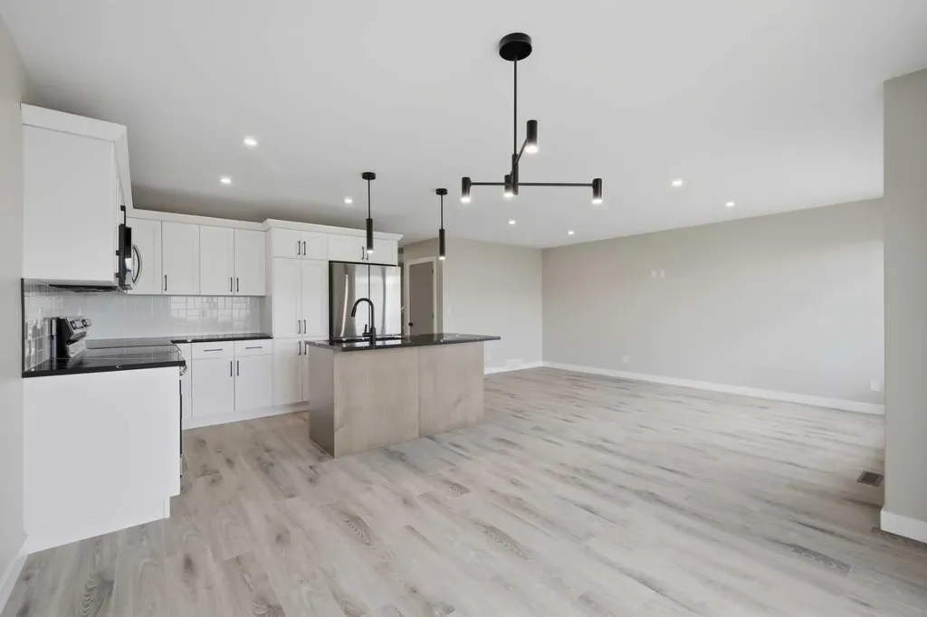 125 Hampton Crescent Sylvan Lake AB T4S 1S8