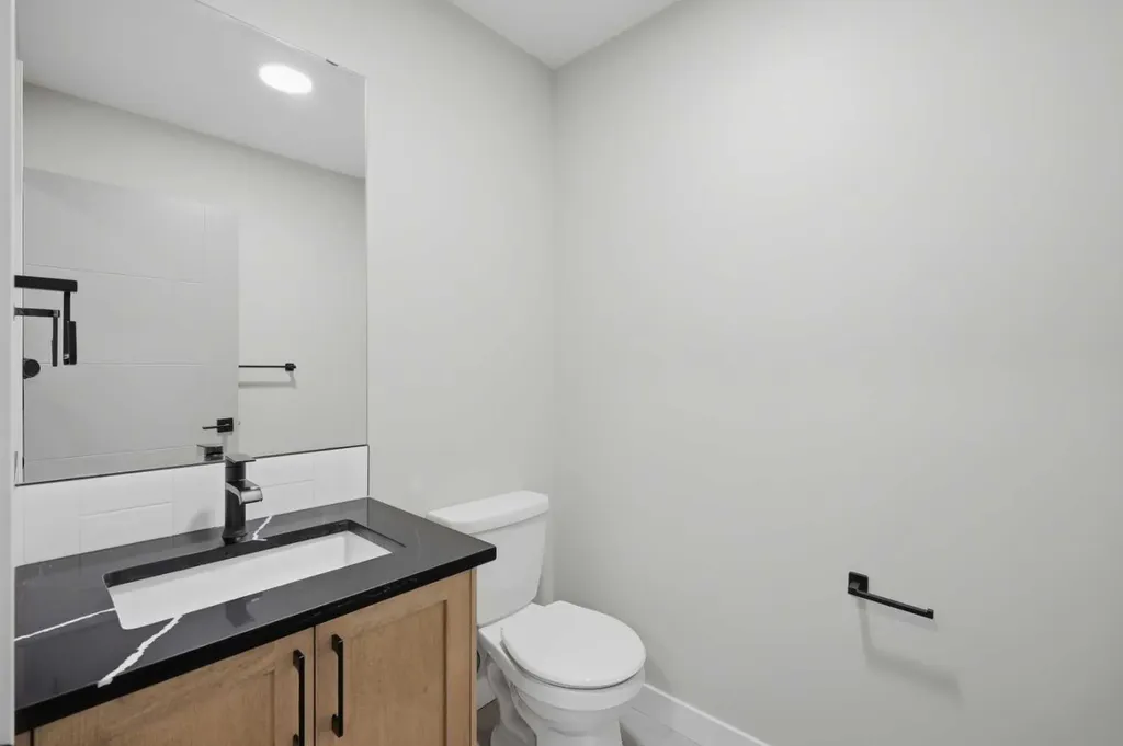 125 Hampton Crescent Sylvan Lake AB T4S 1S8