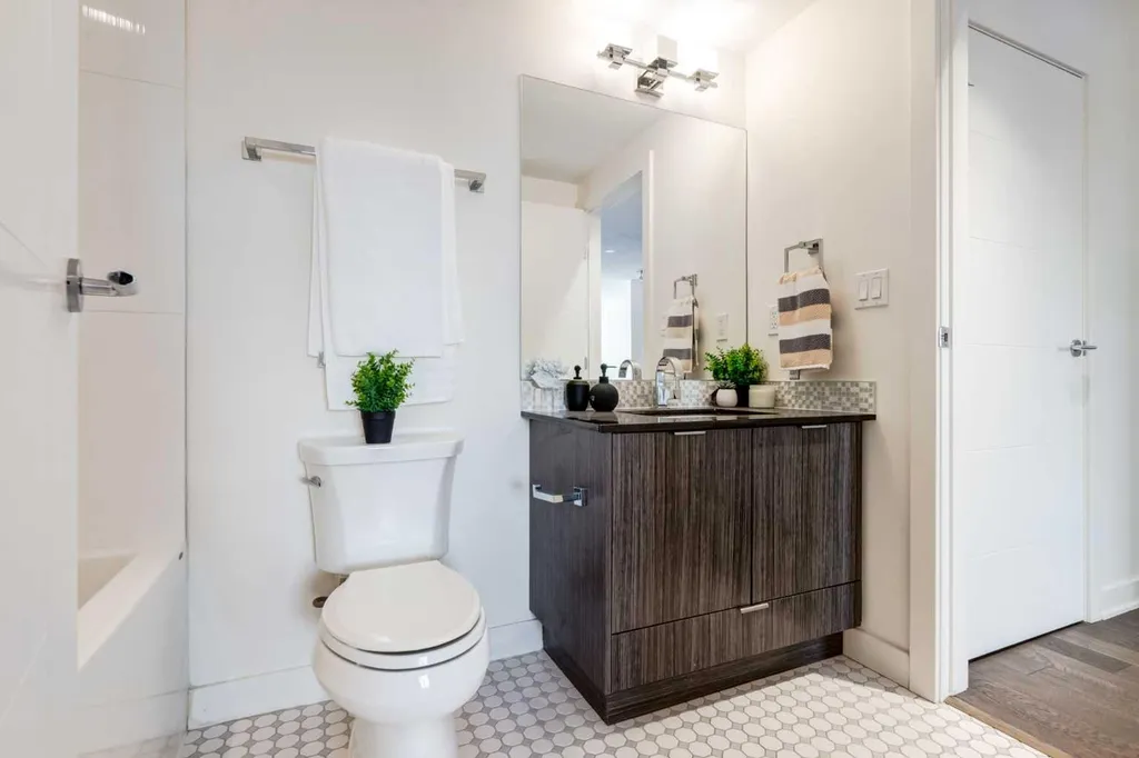 930 6 Avenue SW Calgary AB T2P 1J3