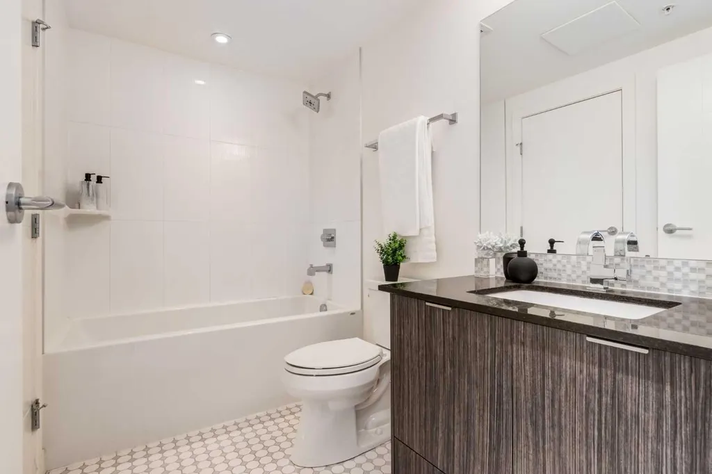 930 6 Avenue SW Calgary AB T2P 1J3