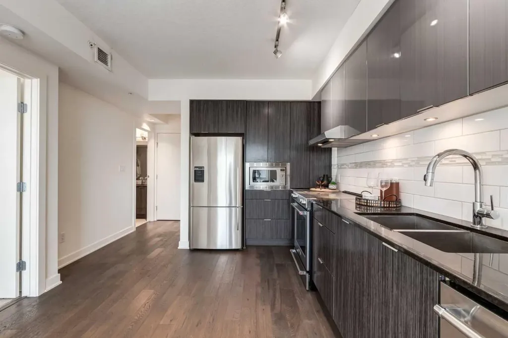 930 6 Avenue SW Calgary AB T2P 1J3