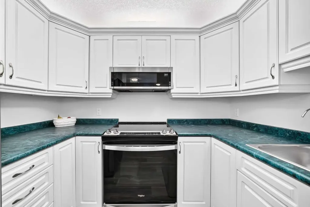 1818 Simcoe Boulevard SW Calgary AB T3H 3L9
