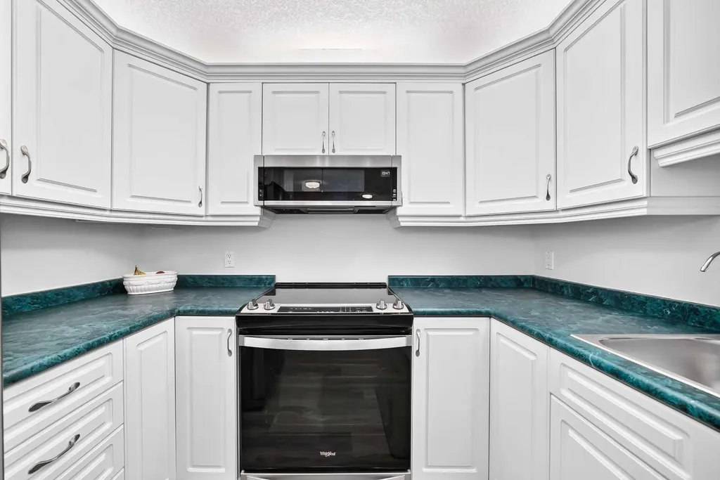 1818 Simcoe Boulevard SW Calgary AB T3H 3L9