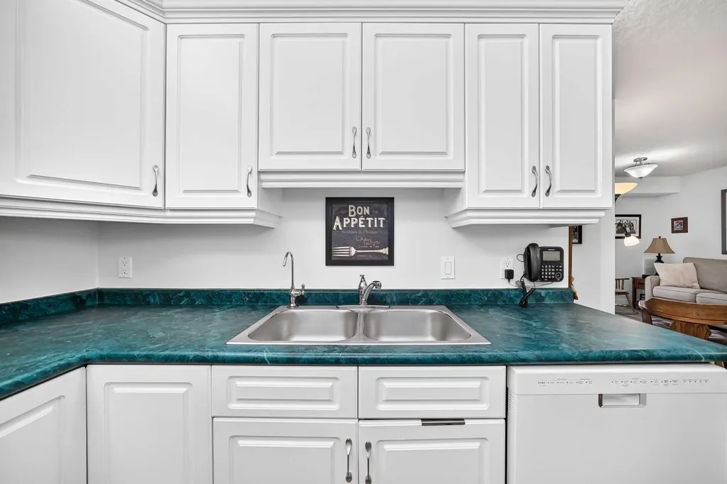 1818 Simcoe Boulevard SW Calgary AB T3H 3L9