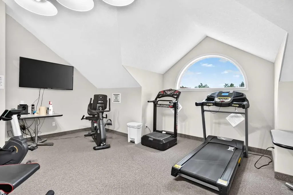 1818 Simcoe Boulevard SW Calgary AB T3H 3L9
