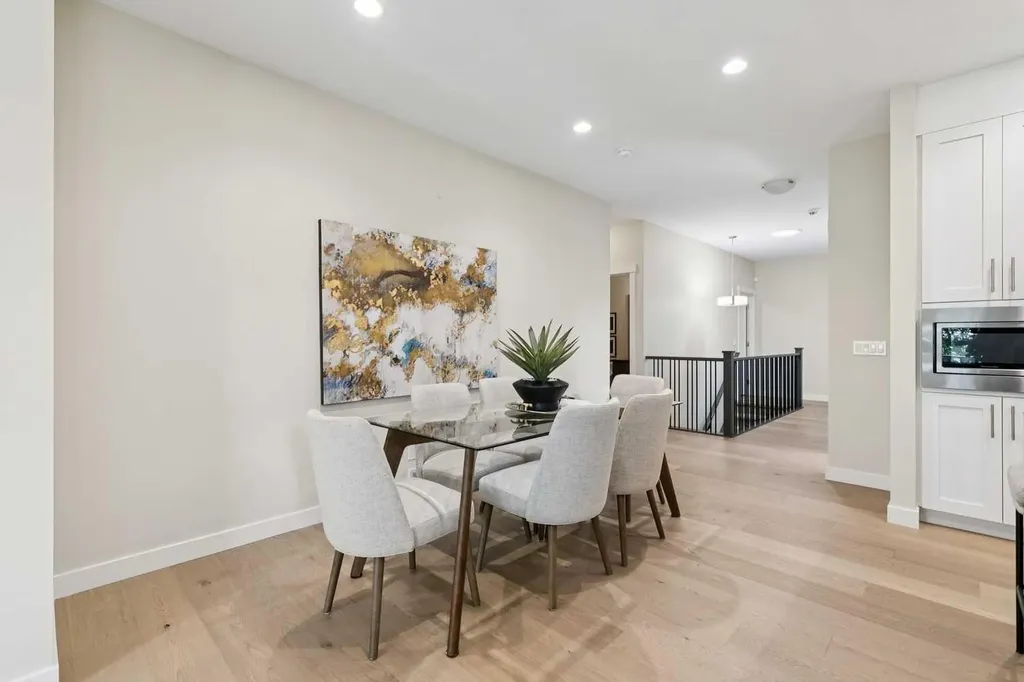 31 Sierra Morena Manor SW Calgary AB T3H1S9