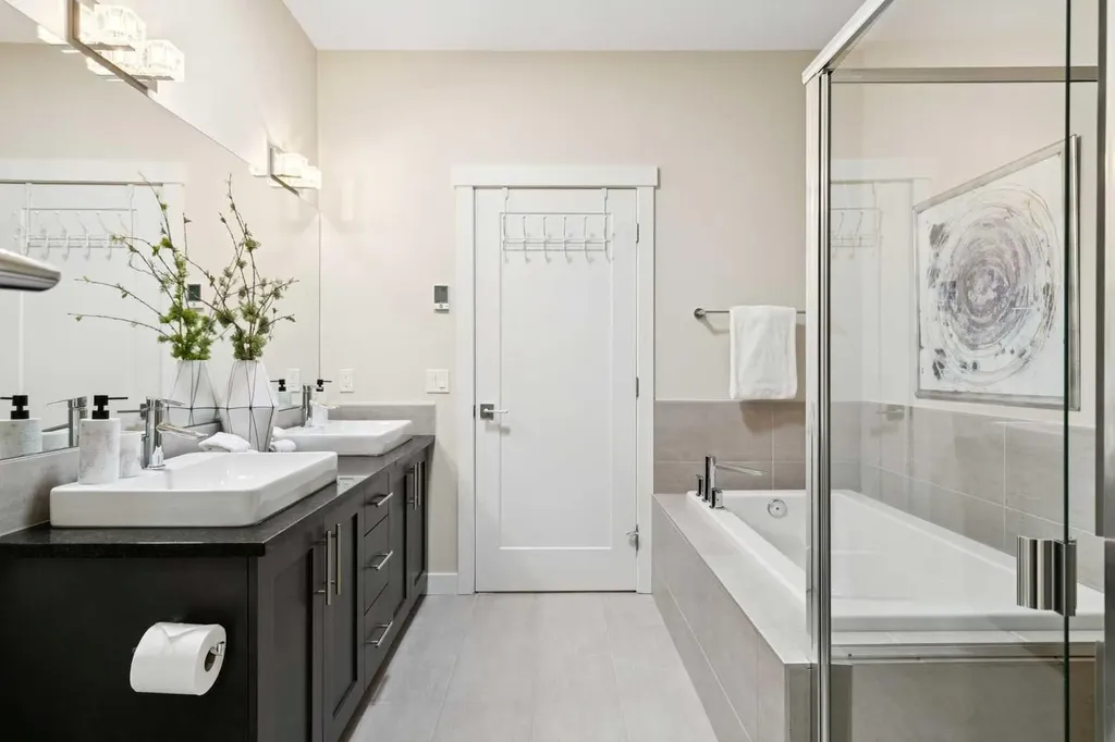 31 Sierra Morena Manor SW Calgary AB T3H1S9