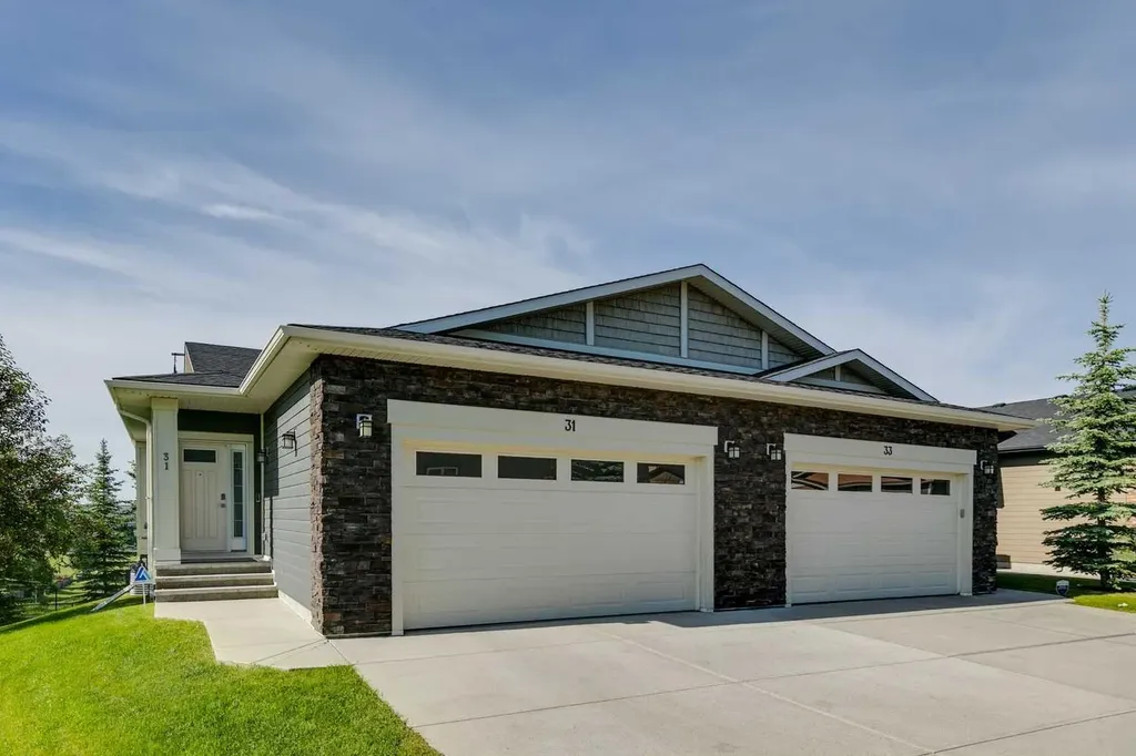 31 Sierra Morena Manor SW Calgary AB T3H1S9