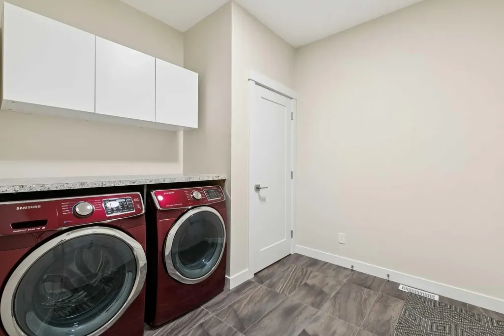31 Sierra Morena Manor SW Calgary AB T3H1S9