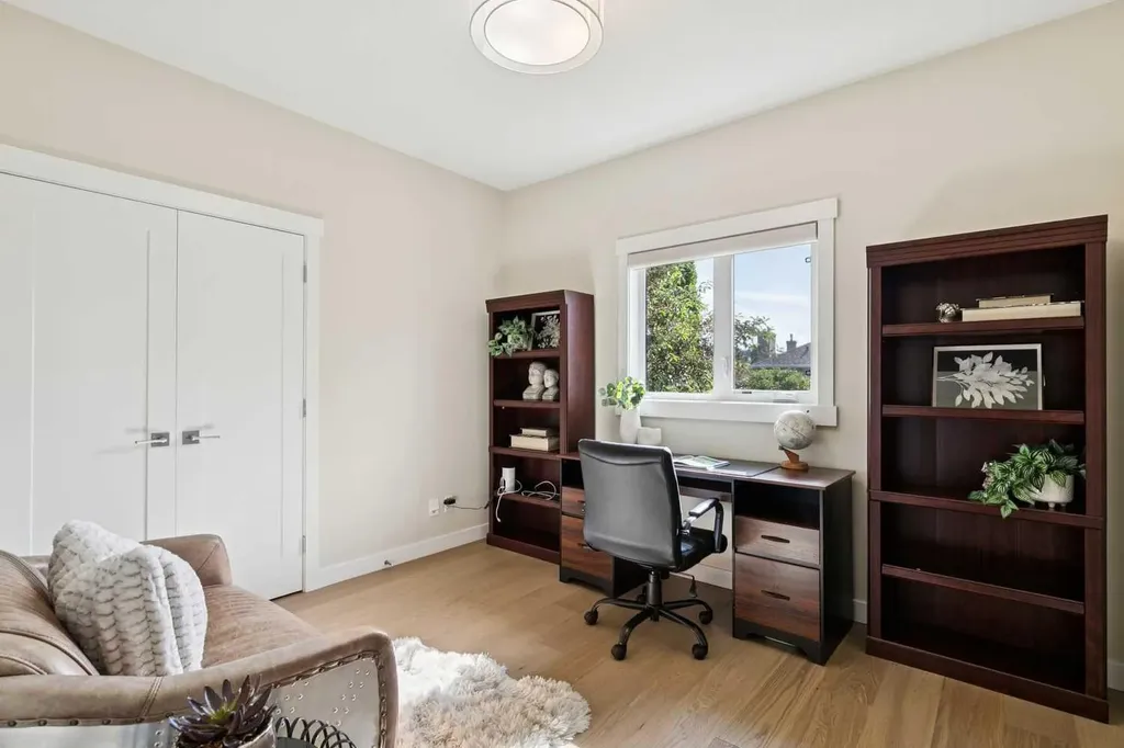 31 Sierra Morena Manor SW Calgary AB T3H1S9