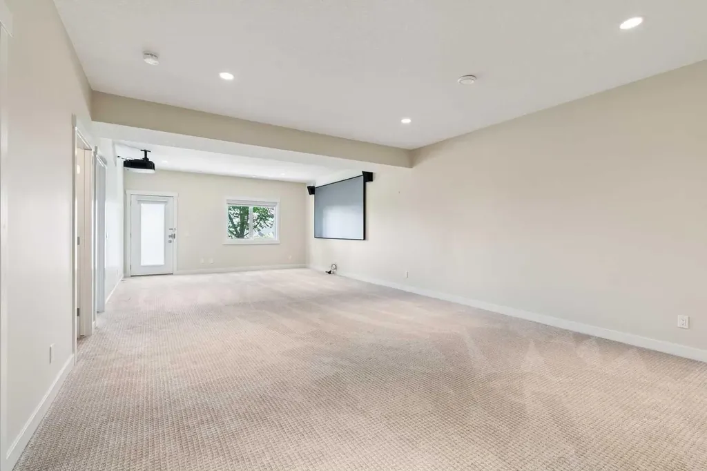 31 Sierra Morena Manor SW Calgary AB T3H1S9