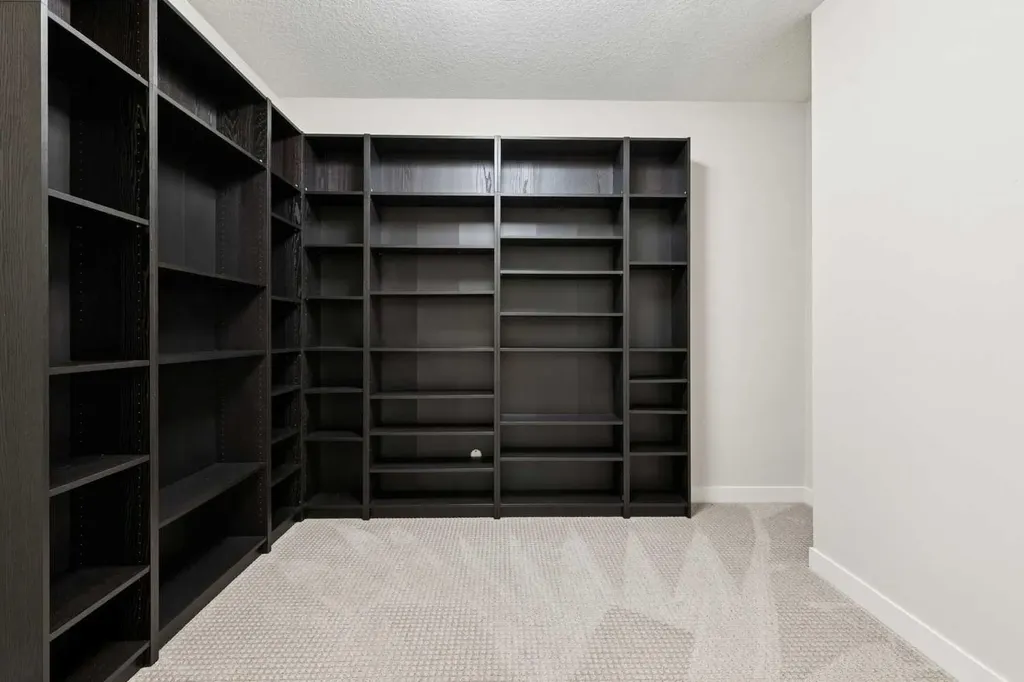 31 Sierra Morena Manor SW Calgary AB T3H1S9
