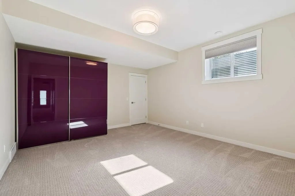 31 Sierra Morena Manor SW Calgary AB T3H1S9