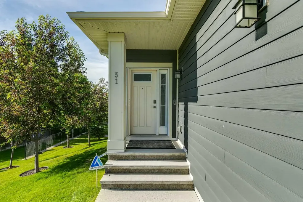 31 Sierra Morena Manor SW Calgary AB T3H1S9