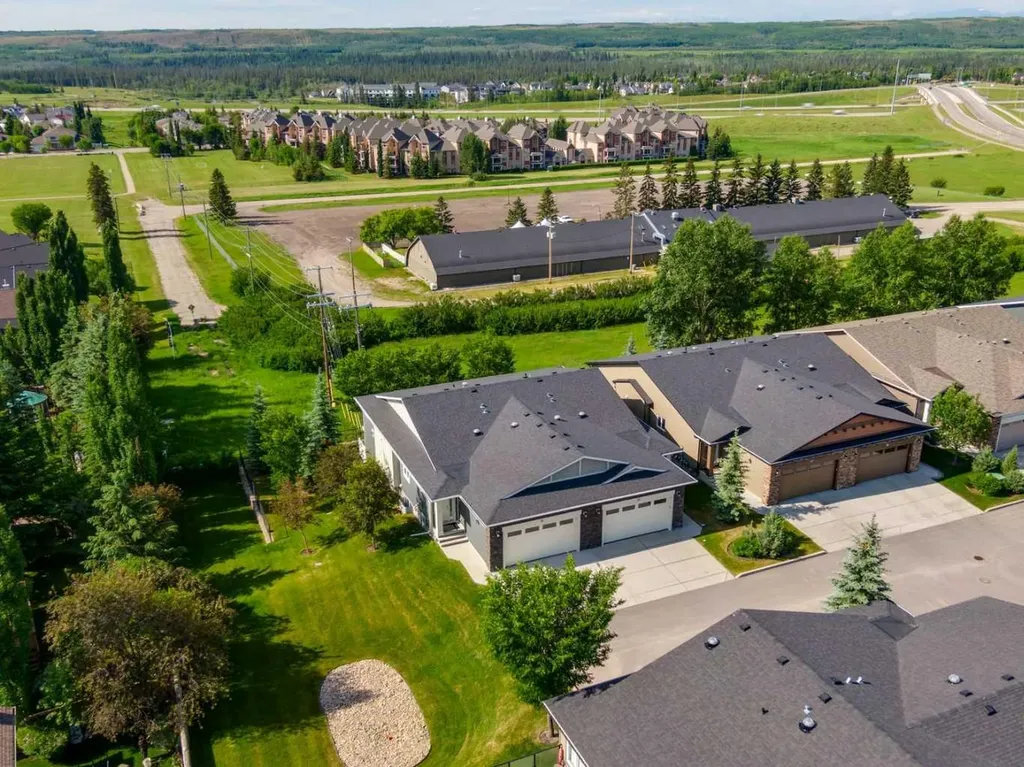 31 Sierra Morena Manor SW Calgary AB T3H1S9