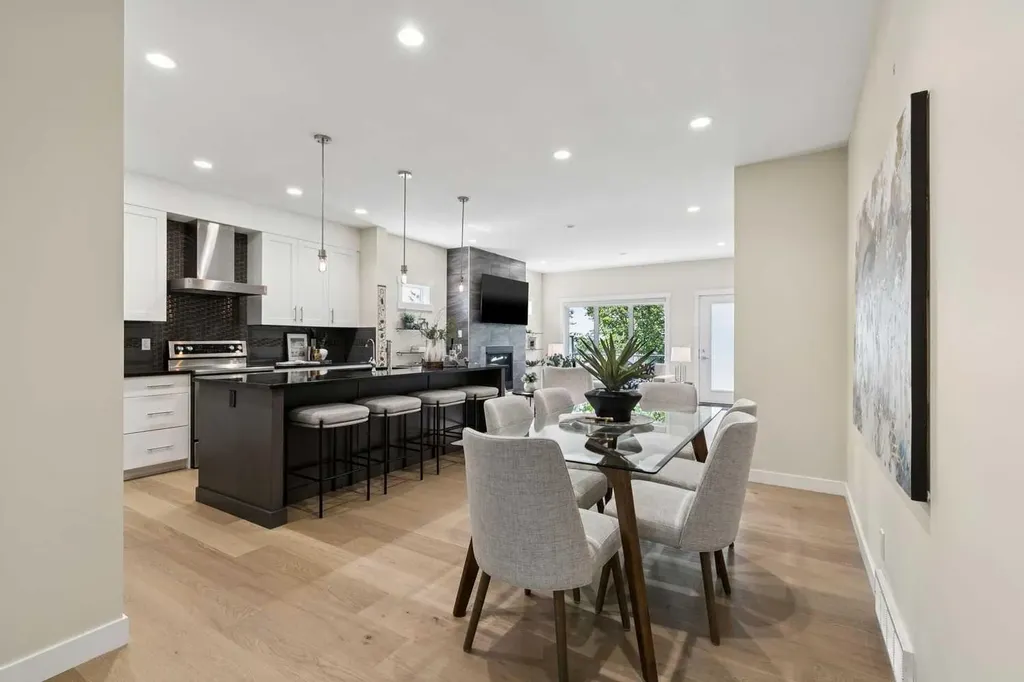 31 Sierra Morena Manor SW Calgary AB T3H1S9