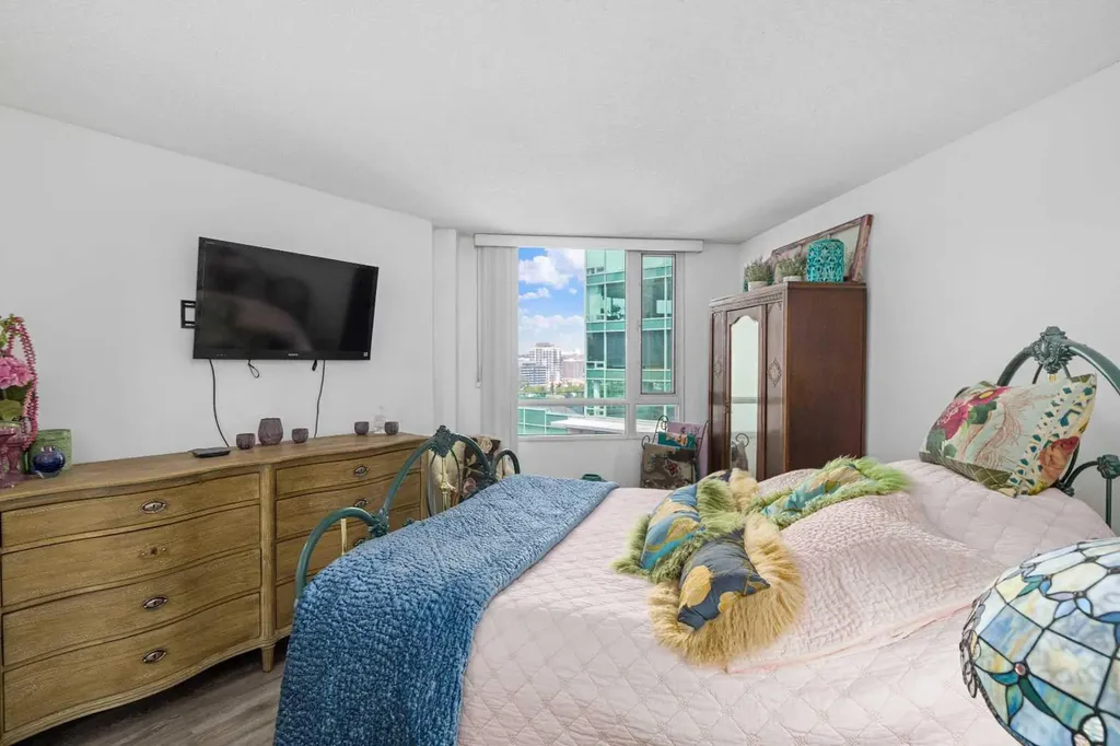 804 3 Avenue SW Calgary AB T2P0G9