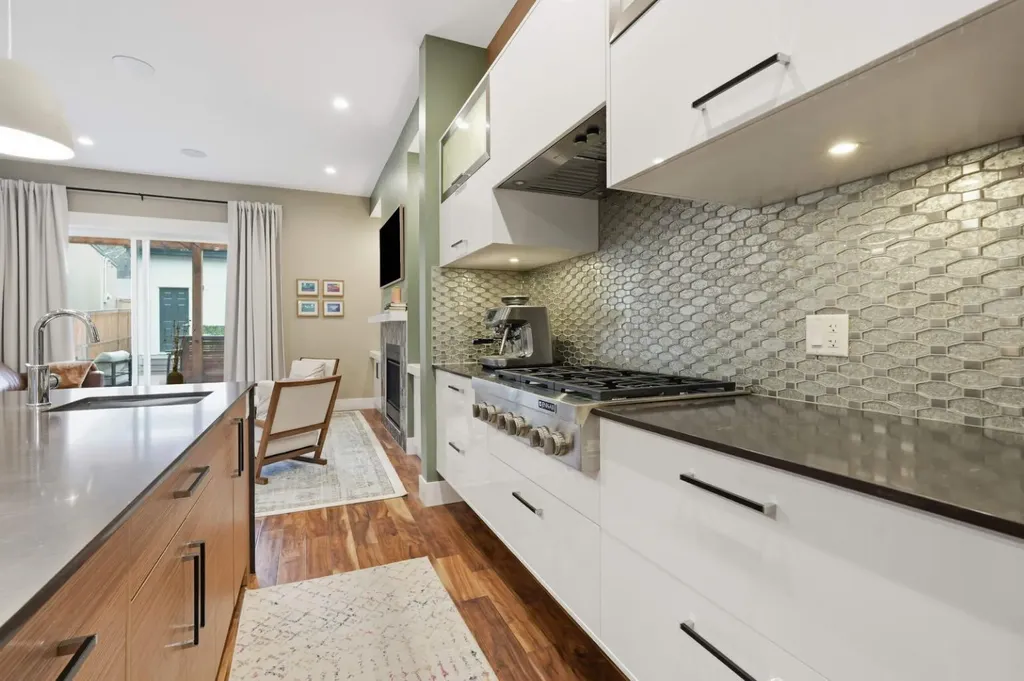 2016 31 Avenue SW Calgary AB T2T1T2