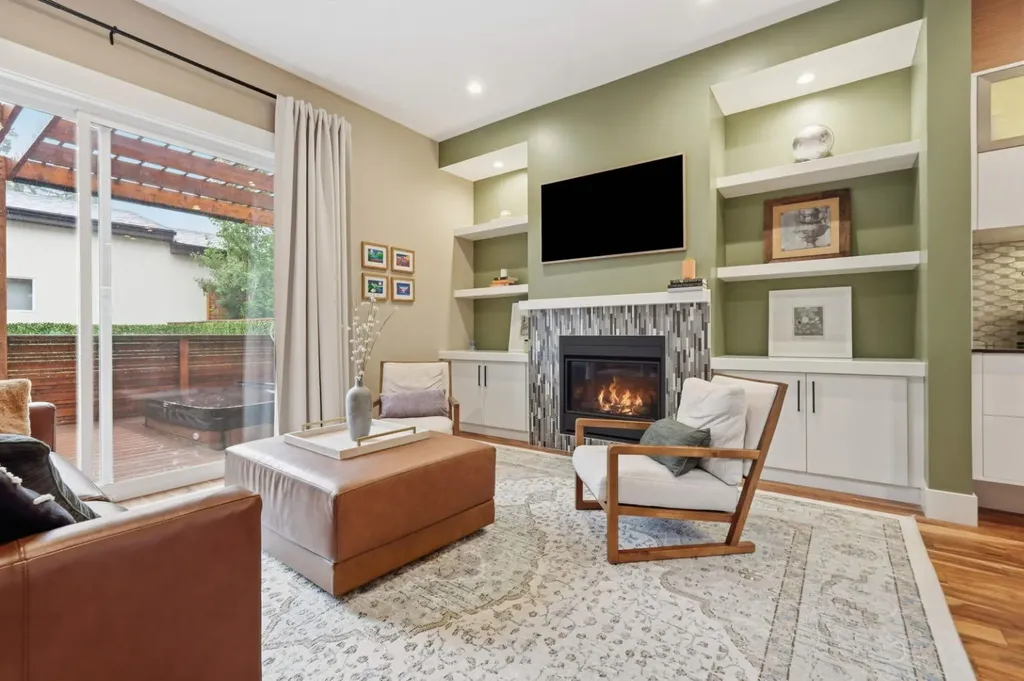 2016 31 Avenue SW Calgary AB T2T1T2