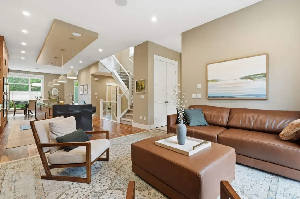 2016 31 Avenue SW Calgary AB T2T1T2