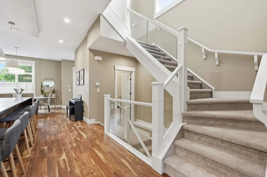 2016 31 Avenue SW Calgary AB T2T1T2