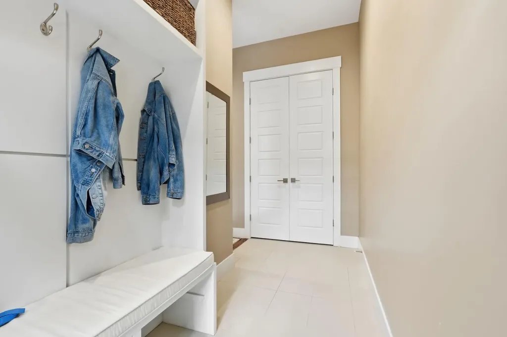 2016 31 Avenue SW Calgary AB T2T1T2
