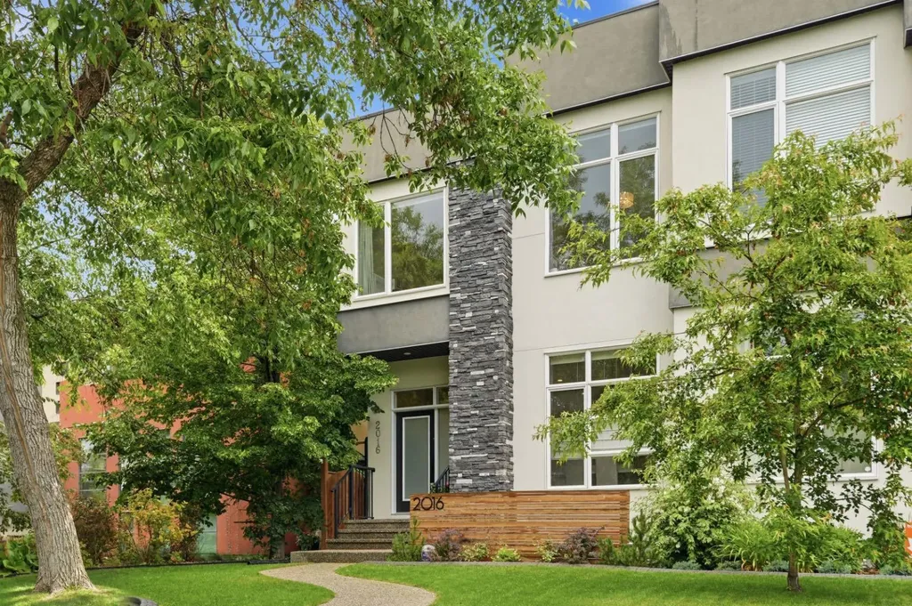 2016 31 Avenue SW Calgary AB T2T1T2