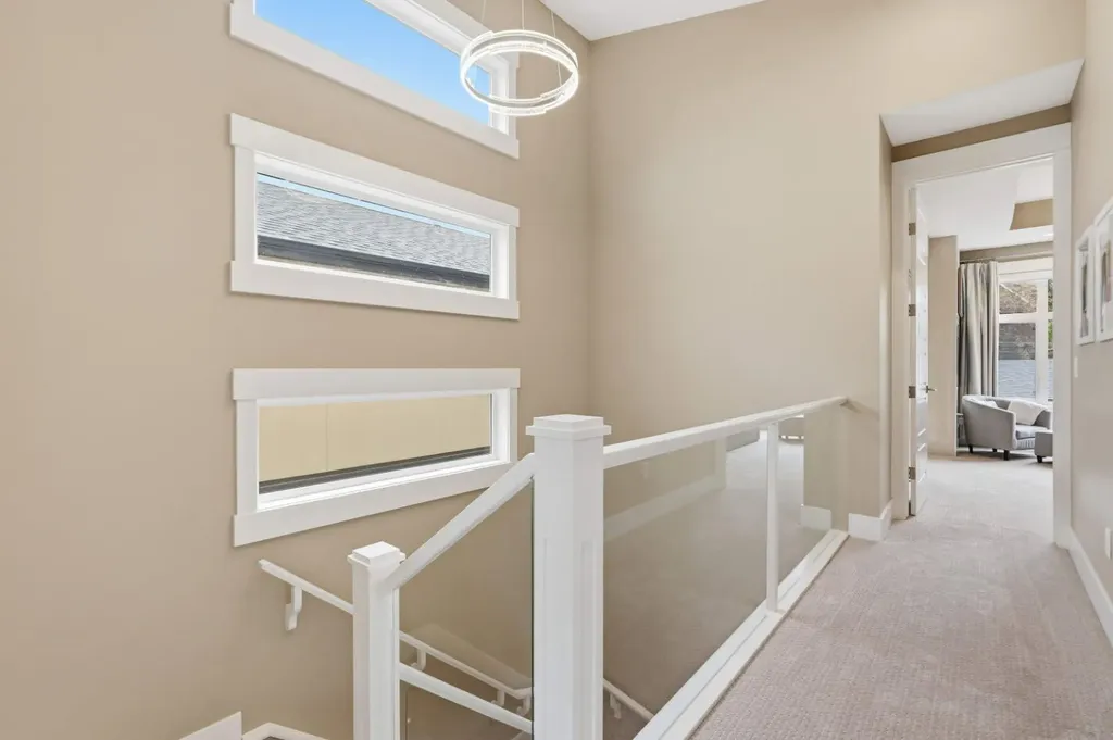 2016 31 Avenue SW Calgary AB T2T1T2
